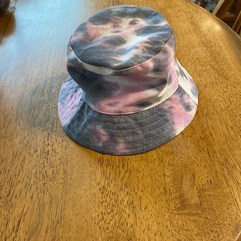 Bucket hat